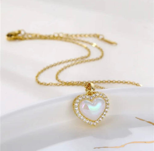 Heart pendant necklace