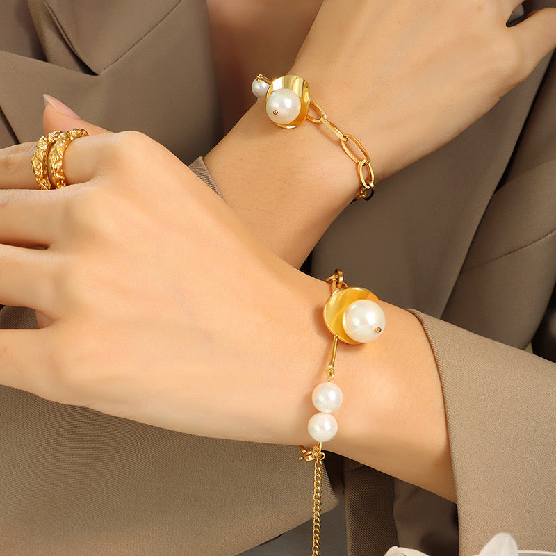 Gold plated pearl bracelet